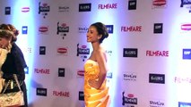 Actresses' CLEAVAGE Show At Filmfare Red Carpet 2016 - Kajal Agarwal - Taapsee Pannu - LehrenTV