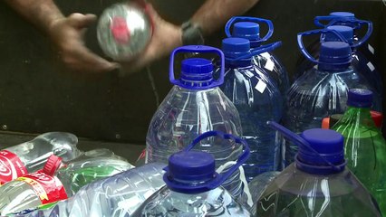 Volunteers send water as S.African temperatures soar