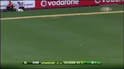 Sehwag dig at Dhoni...Have you seen my catch. Rare cricket video