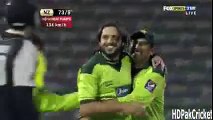 Shahid Afridi Great BowlinG Against New Zealand Hot [4}Wicket. Rare cricket video