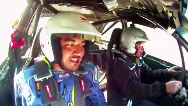 Quand le volant de la voiture s'enlève en plein rallye... Pilote très calme en mode Maitrise totale!