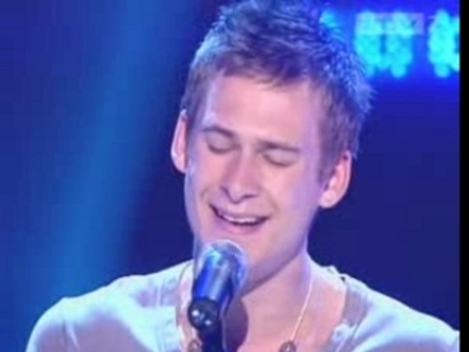 Blue - Lee Ryan - Stand Up As People (Live @ CDUK 26.04.03)