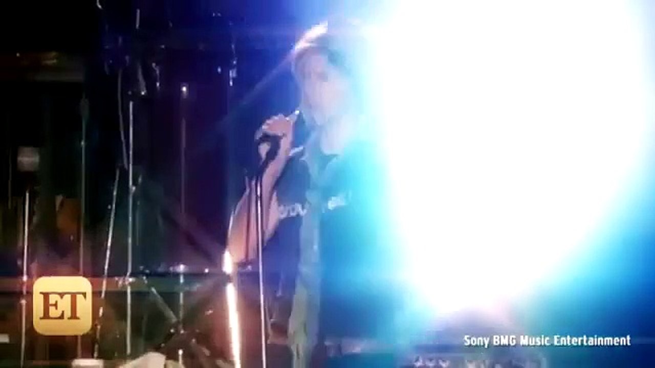 David Bowie Earns His First No. 1 Album in the U.S., Breaks Adele's Vevo Record (Funny Videos 720p)