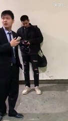 160118  ✈ WuYiFan @ LAX Airport.  © 煎蛋的很