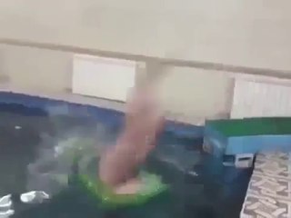 Невероятный прыжок в воду!
