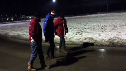 Noordlaren is er klaar voor met 3,5 centimeter ijs - RTV Noord