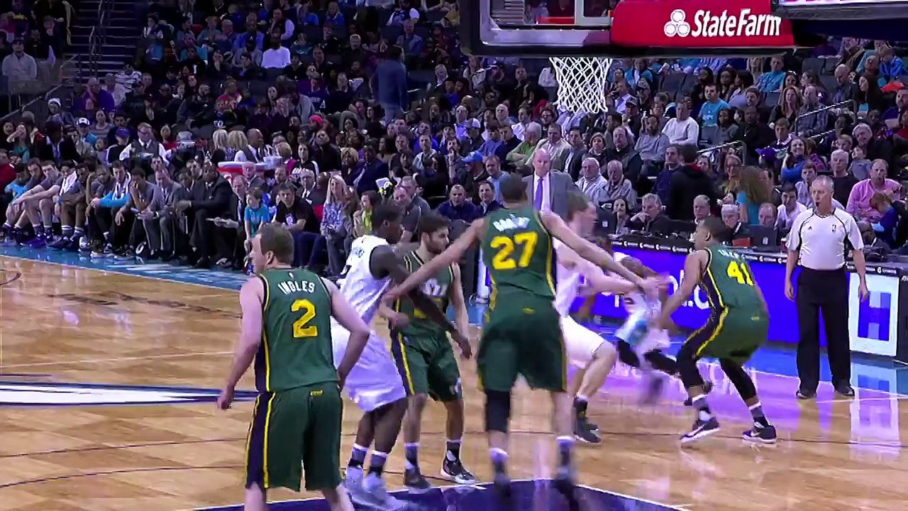 Kemba Walter puts 52 Points VS Juzz