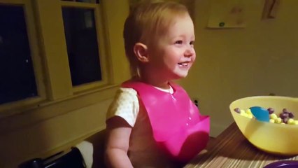 Elle croit que son papa est devenu fou quand il lui dit que la neige tombe du ciel