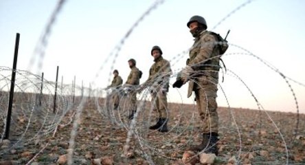 Türkiye 'Güvenli Bölge' İçin Belirlenen Sınırdaki Mayınları Temizliyor