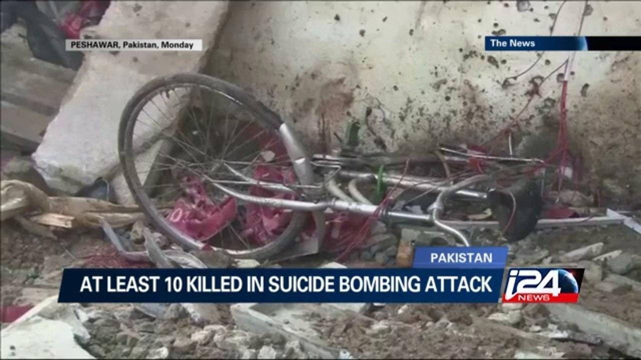 At least 10 killed in suicide bombing attack in Pakistan