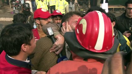 Suicide bomber strikes market in northwest Pakistan