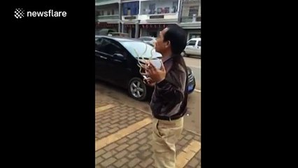 Meet the man with 20cm fingernails