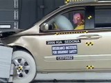 2006 Kia Sedona moderate overlap IIHS crash test