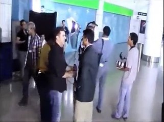 Pakistani Cricket Players Playing At Airport