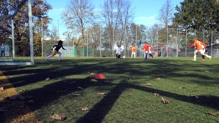 Neuer mirim. Defesas de goleiro de apenas 7 anos impressionam