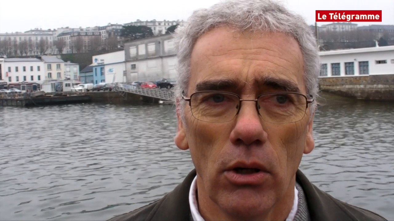 Navires en bois de la Marine. Le Guip et Navtis main dans la main