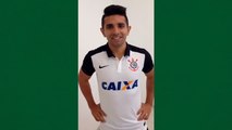 Guilherme veste a camisa do Corinthians e manda recado para a torcida