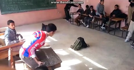 Hunharca Gülen Adam