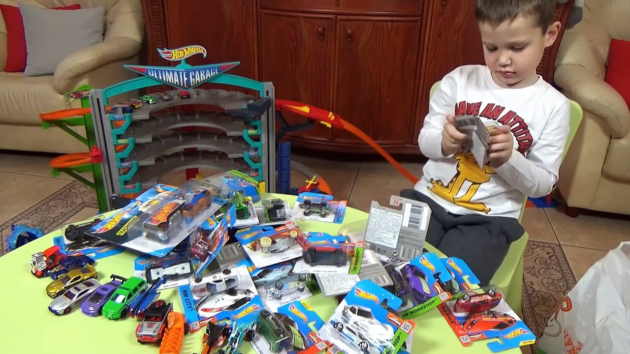 44 Хот Вилса распаковка машинок и пускаем с трека Хотвилс Hot Wheels cars unboxing and play