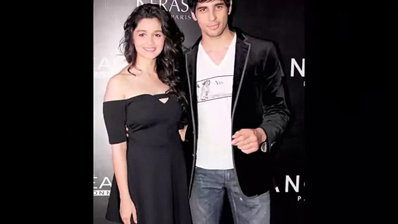 Alia Bhatt Adjusting Her Dress In Public(1)