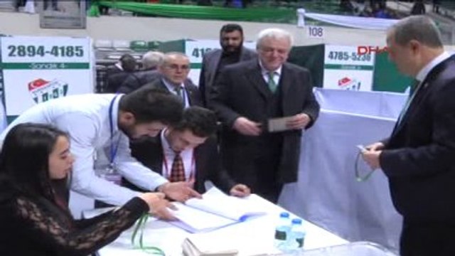 Bursaspor'da Başkan Adayları Oylarını Kullandı