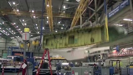 Скачать видео: Building the First Qatar Airways 787 Dreamliner