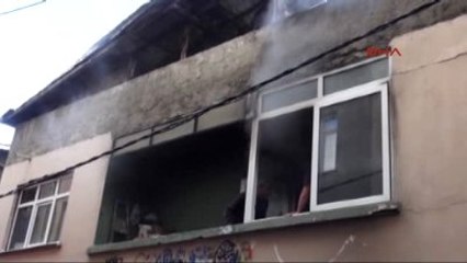 Kadıköy'de 2 Katlı Evde Çıkan Yangında 1 Kişi Hayatını Kaybetti