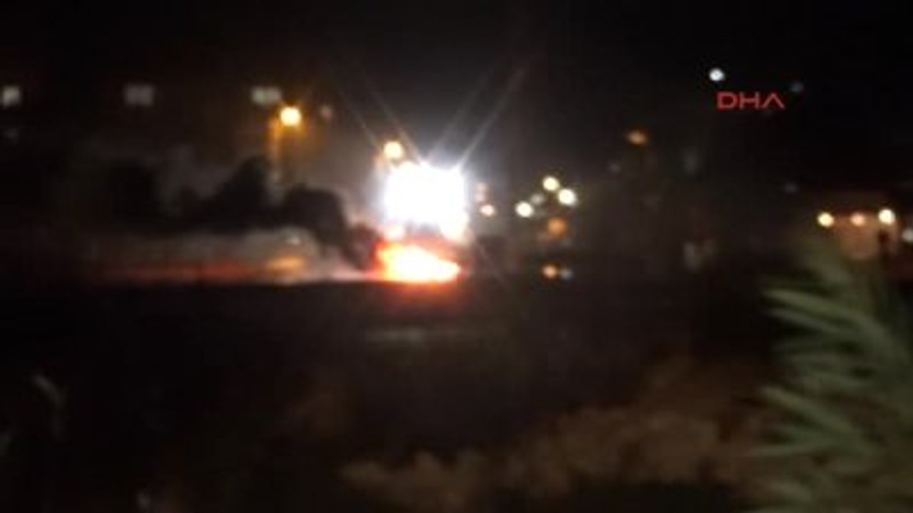 Antalya - Korsan Gösteri Yapan Gruba Polis Müda...