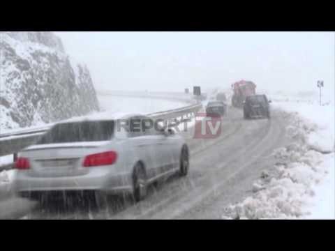 Report TV - Vijojnë të mbeten të bllokuar disa fshatra në zonën e Kukësit