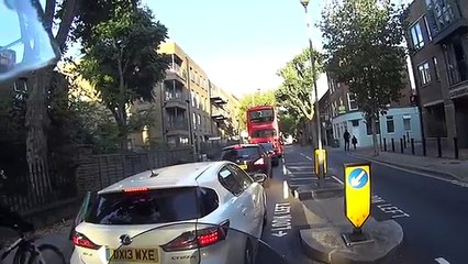 Un piéton arrête un voleur de MonoRover