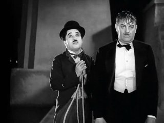Charlie Chaplin City Lights (1931) clip 2