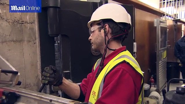 Hatton Garden heist: Reenactment shows how robbers got in