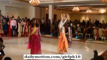 Beautiful Girls Dance Pakistani Wedding    18 Baras Ki Kanwari    HD