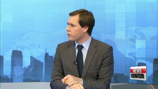 Suicide bomber kills at least ten, including child, in Pakistan