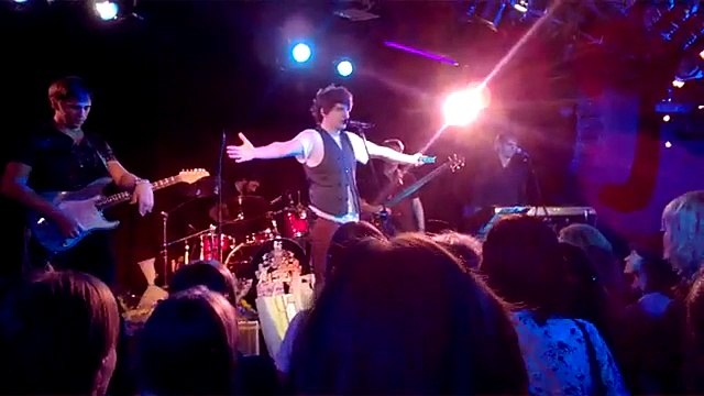 «Дерево» (стихи, соло на губной гармошке, «La Valse d'Amélie») А.Бон (Москва, «16 тонн», 30.08.2015) (Баркевич Елена)