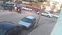 LiveLeak - Car mirror thief gets instant justice