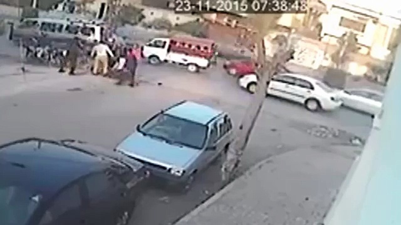 LiveLeak - Car mirror thief gets instant justice