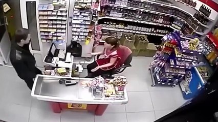 LiveLeak - The female is more deadlier than the Male !