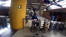 LiveLeak - Thief Flees To The Metro But Is Caught And Arrested By Determined Motorcycle Cop