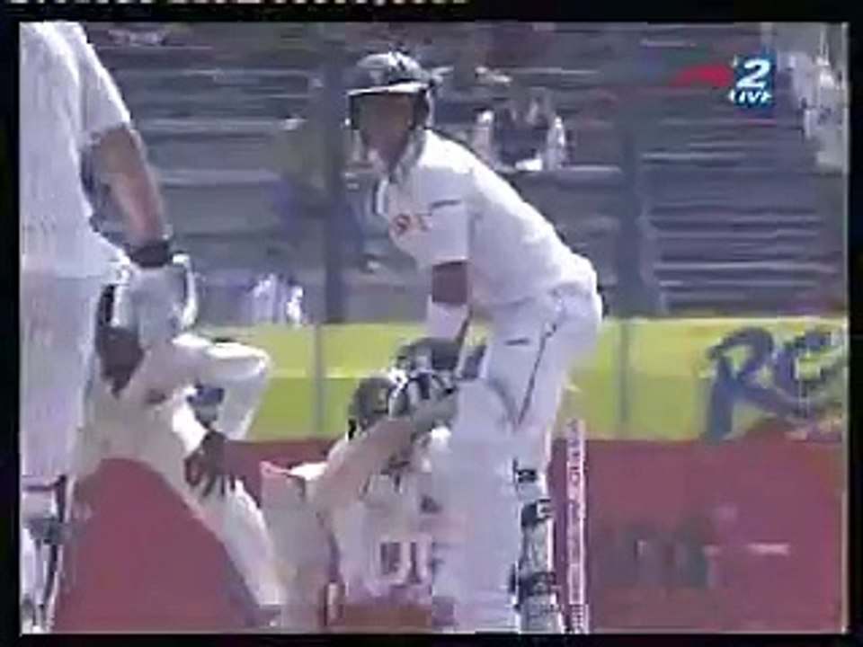 AB de Villiers's bizarre dismissal.Rare cricket video
