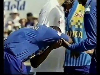 BROKEN ARM - Sanath Jayasuriya vs Brendon Julian WACA 1999.Rare cricket video