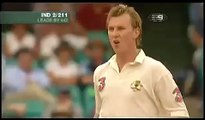 -BRUTAL- - Brett Lee Hits Rahul Dravid on the Head.Rare cricket video