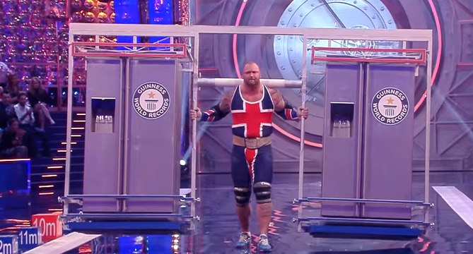 Record du monde de l'homme le plus rapide sur 20 Mètres avec 2 frigo sur le dos !