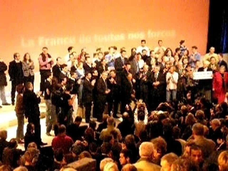 Musique de fin d'un meeting de François Bayrou