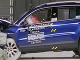 2009 Volkswagen Tiguan moderate overlap IIHS crash test