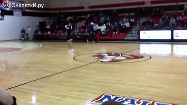 Трюк от девушки из группы поддержки