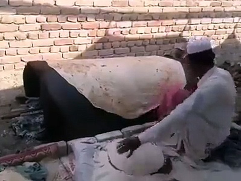 unbeleaveable kia koi itni bari roti bna sakta hy esny to kamal he ker dia hy