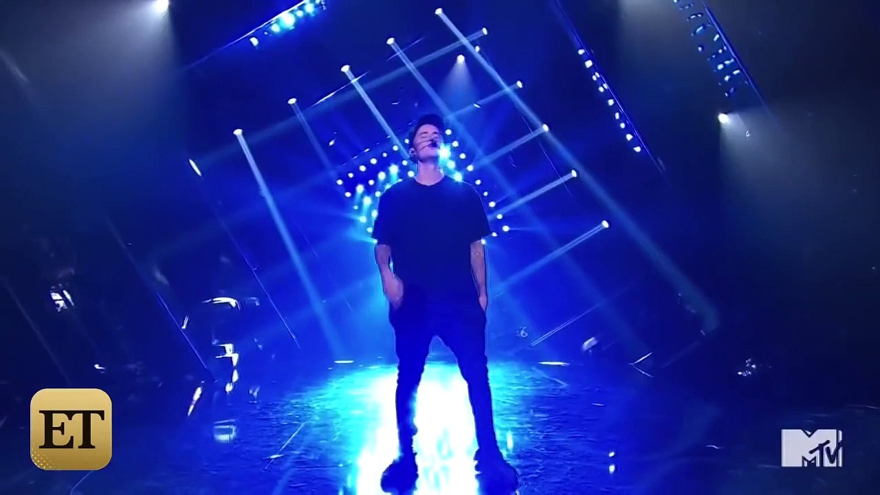 Justin Bieber Breaks Down In Tears On VMA Stage, Where Was Selena Gomez-