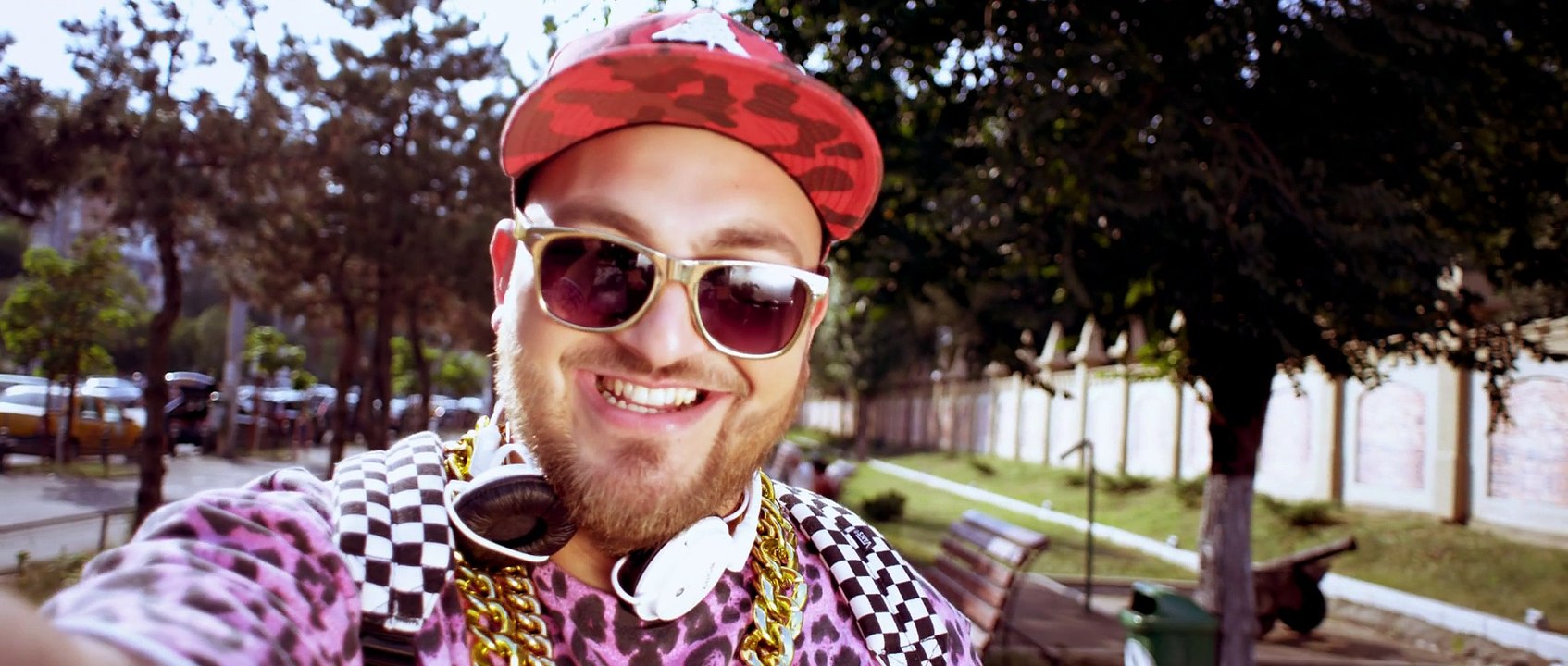 Boier Bibescu feat. Mihai Margineanu - Pentru ca pot