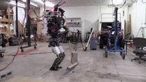 Atlas, le robot qui range et fait le ménage